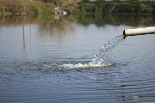 Se protéger des maladies transmises par l'eau et les aliments