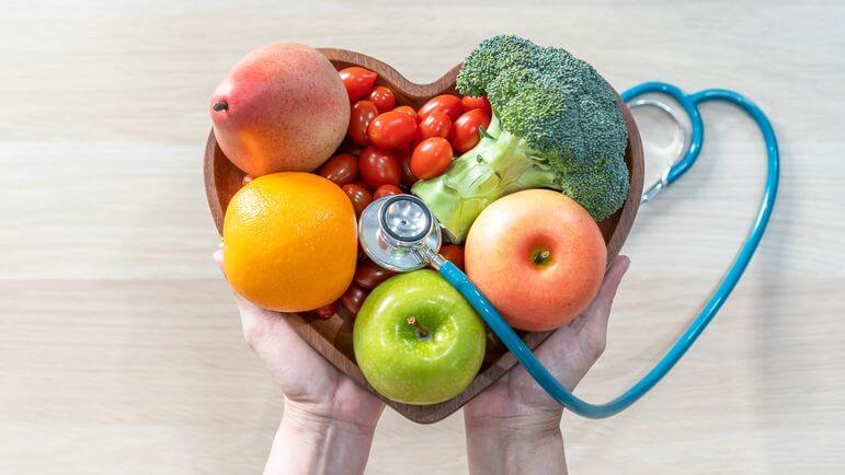 Le patient doit suivre un régime alimentaire hypolipidémiant adapté.