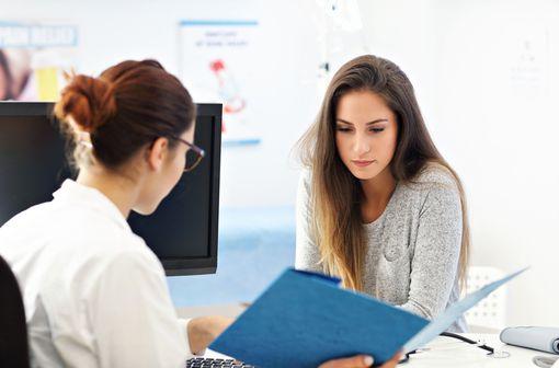 Dans la majorité des cas, les troubles menstruels survenus dans le cadre de la vaccination contre la COVID-19 avec un vaccin à ARNm, n'ont pas été graves, et ont été de courte durée et spontanément résolutifs (illustration).