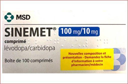 Nouvelle boîte de SINEMET 100 mg/10 mg comprimé avec l'étiquette mentionnant les modifications (illustration).