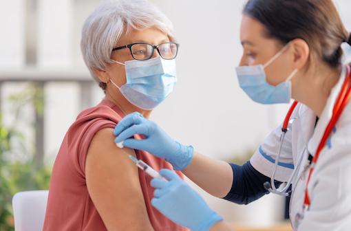 <p>Seulement 7,2 % des 60-79 ans ont reçu un vaccin bivalent en France.</p>